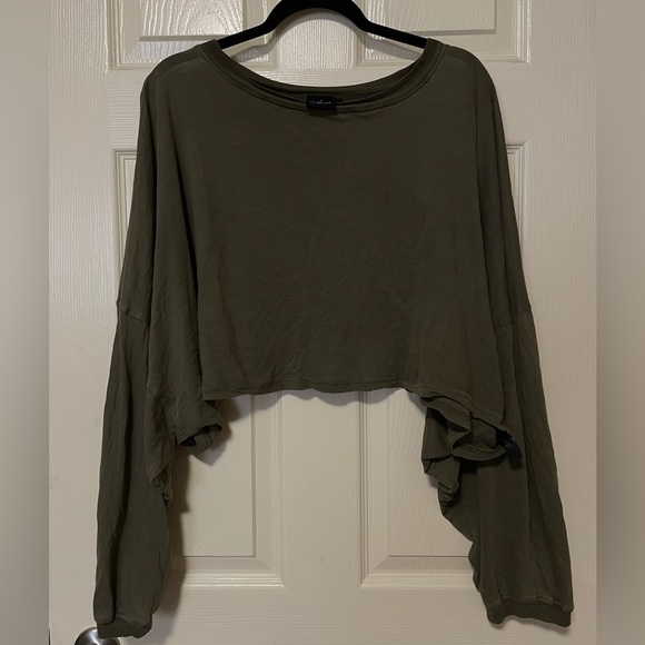 Under Ella Long Sleeved Cropped Tee in Army Green by Urban Outfitters - Picture 3 of 7